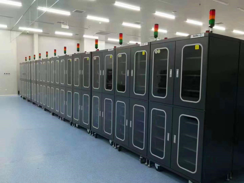 Gabinetes secos electrónicos <5%HR para almacenamiento con baja humedad, equipados con torre de luz de tres colores, enviados a Estados Unidos.